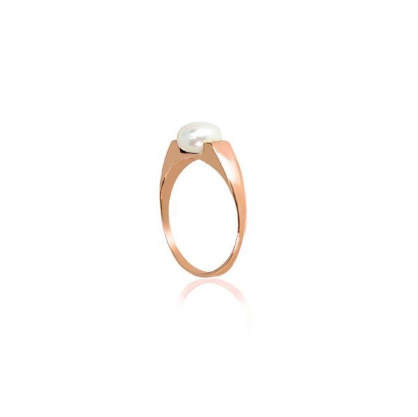 Pearl rose gold ring black friday By Gilat Artzi Jewelry 4